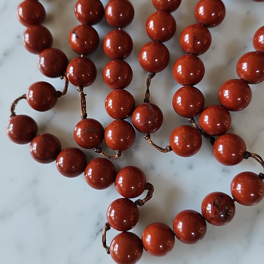 Vintage Red Jasper Hand-knotted Beaded Necklace - Picture 2 of 7